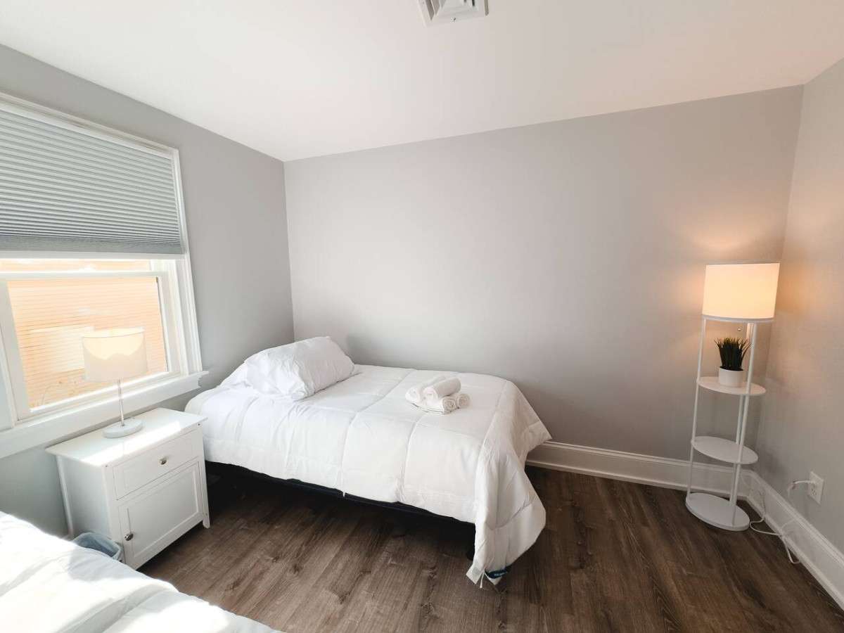 water-access-5-bed-2-bath-retreat/