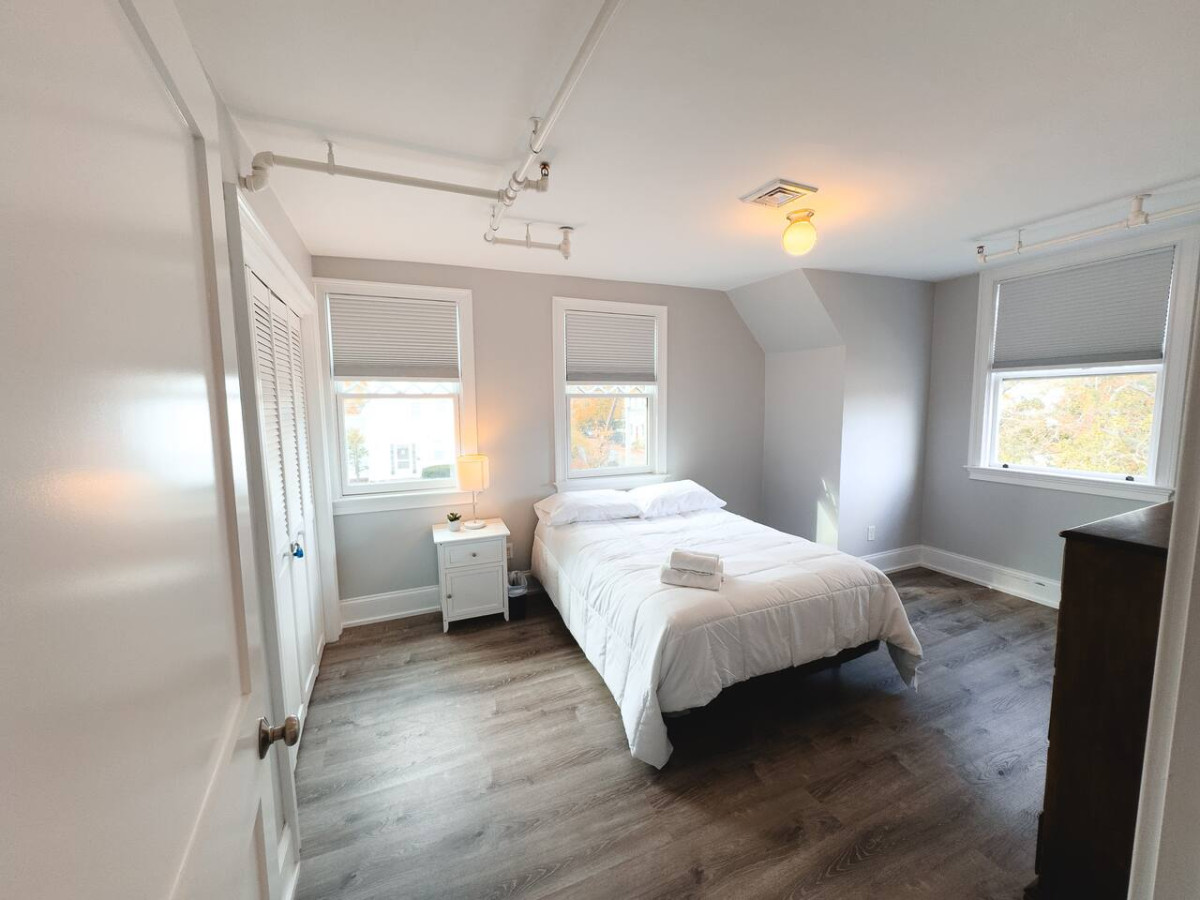 water-access-5-bed-2-bath-retreat/