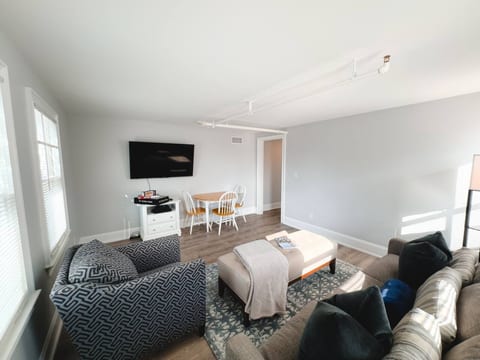 WaterAccess 5-Bed 2-Bath Retreat