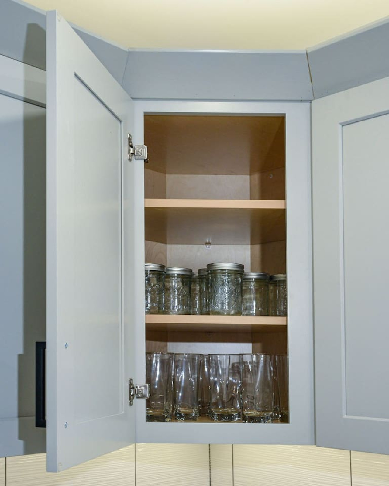 enchanting-hidden-door-escape/