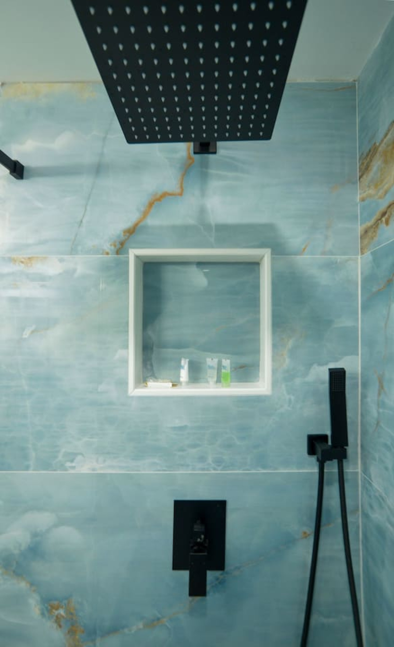 enchanting-hidden-door-escape/