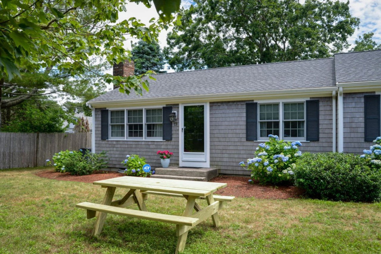 cozy-coastal-retreat-west-dennis-13/