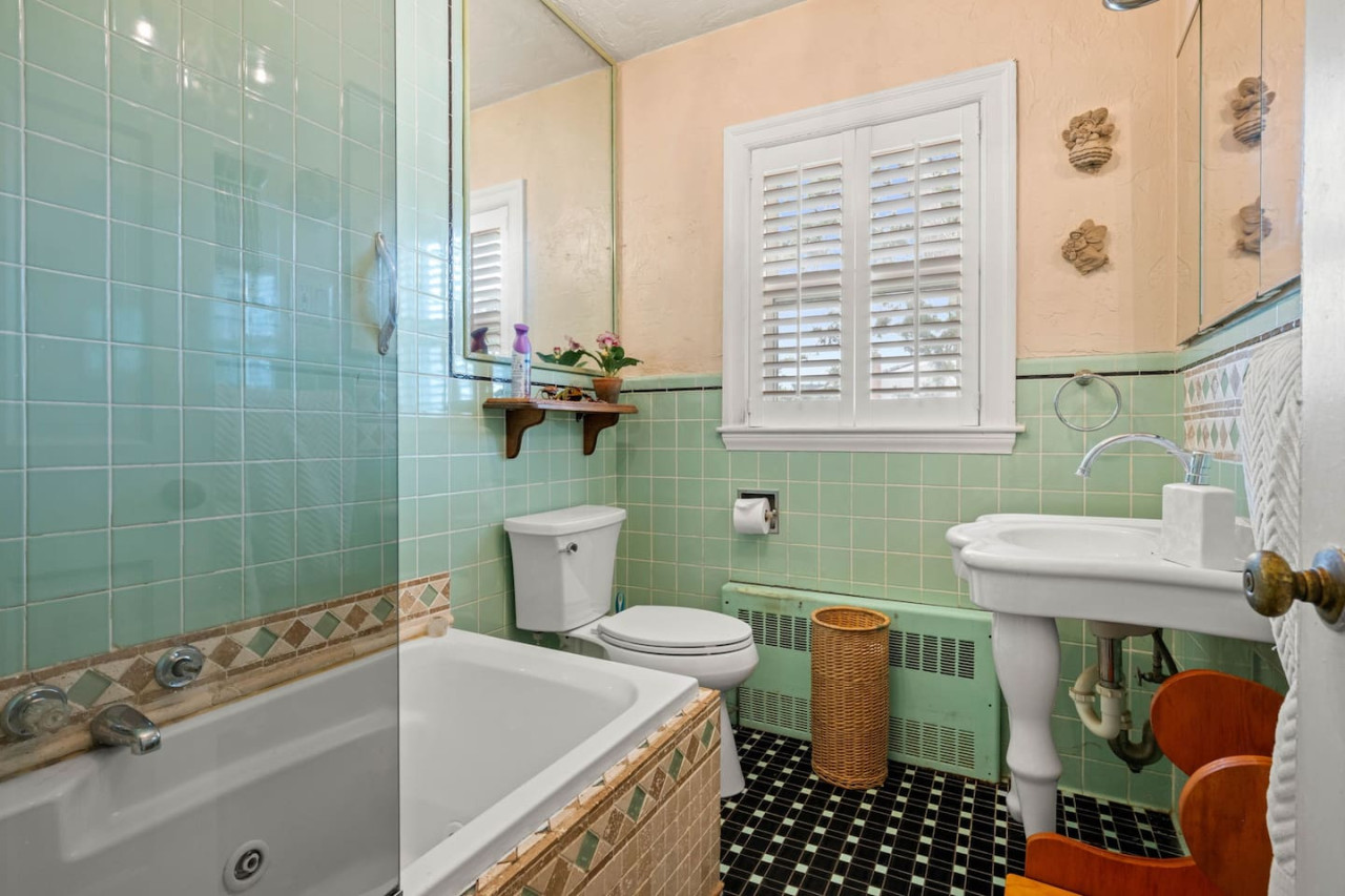 coastal-charm:-lobster-chateau/