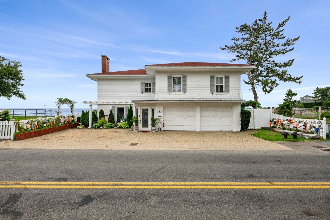 coastal-charm:-lobster-chateau/