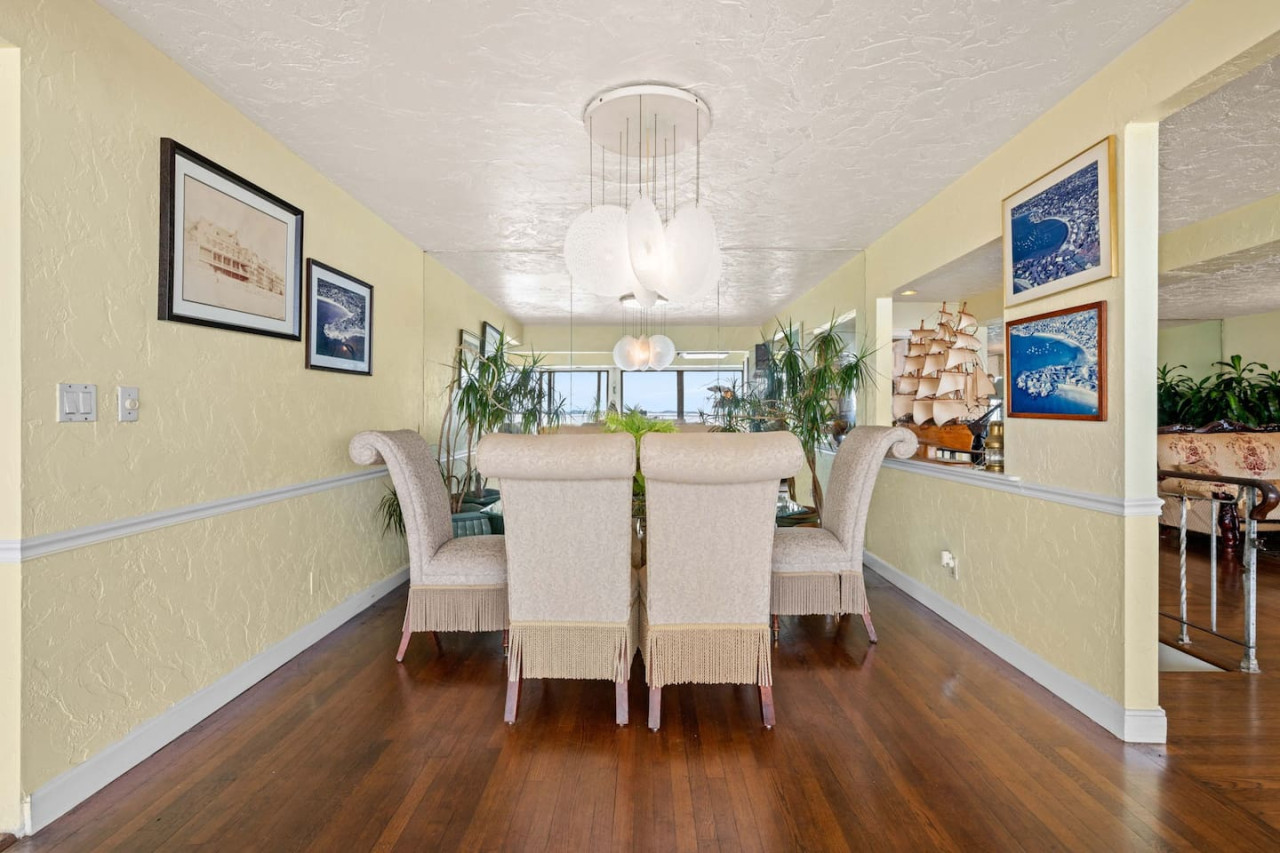 coastal-charm:-lobster-chateau/