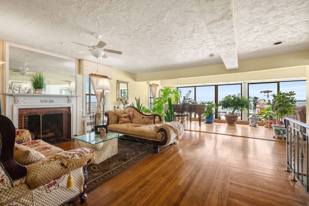 coastal-charm:-lobster-chateau/