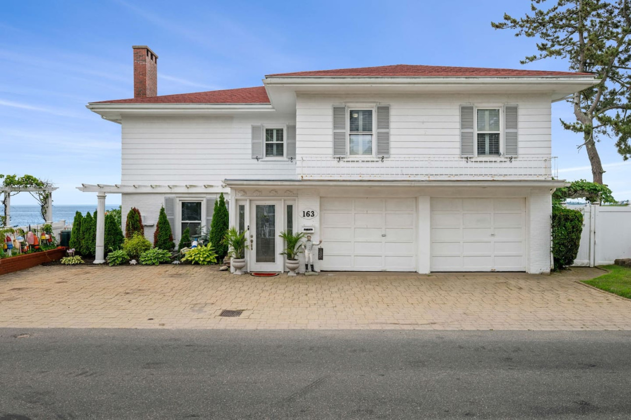 coastal-charm:-lobster-chateau/