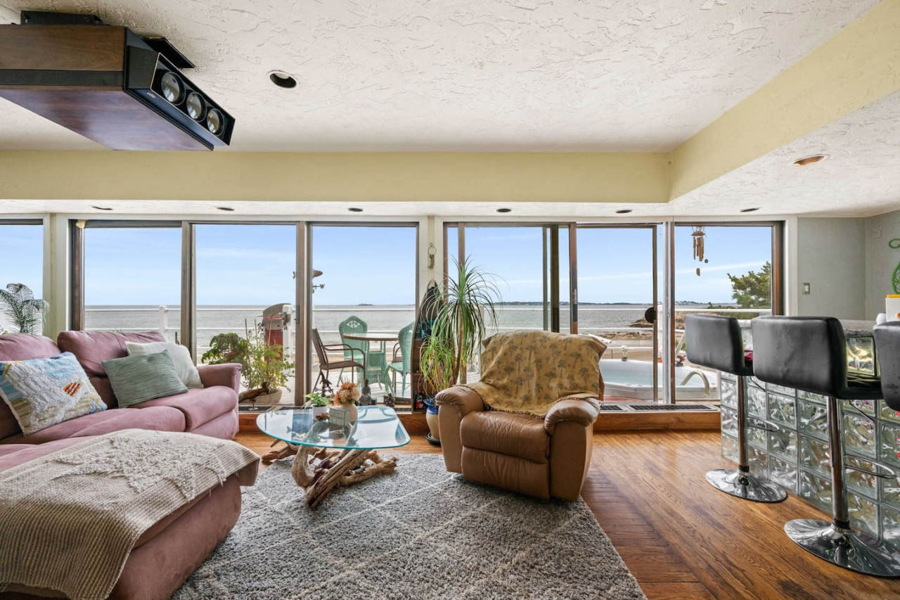 coastal-charm:-lobster-chateau/