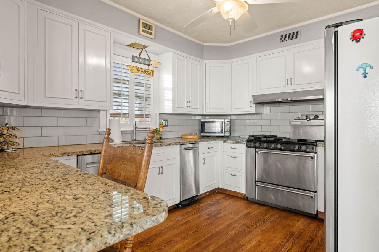 coastal-charm:-lobster-chateau/