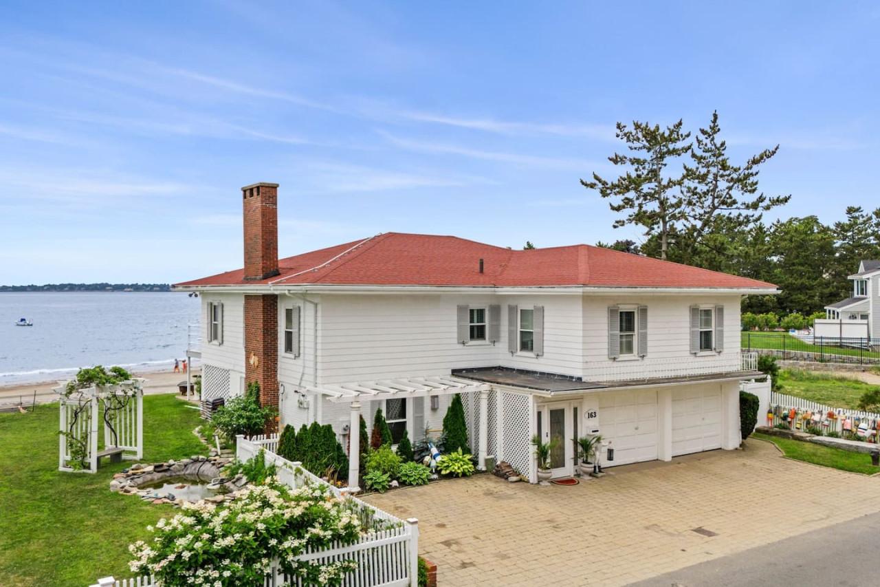 coastal-charm:-lobster-chateau/