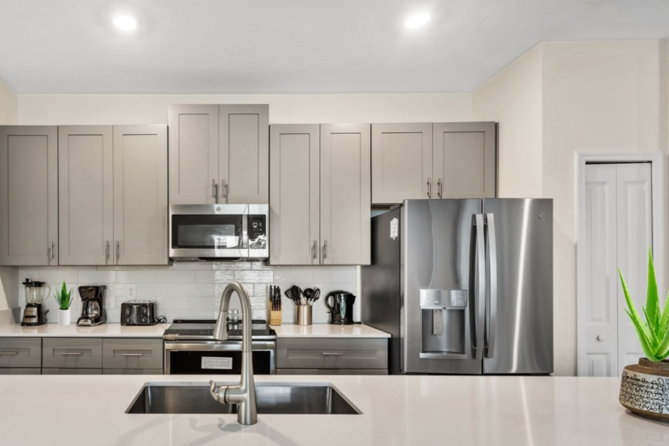 *NEW* King Bed | Disney Contemporary Townhouse - Kissimmee