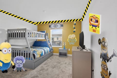 *NEW* King Bed | Disney Contemporary Townhouse