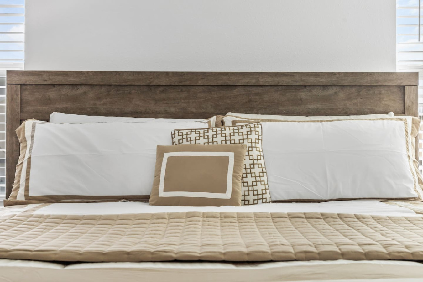 *new*-king-bed-or-disney-contemporary-townhouse/