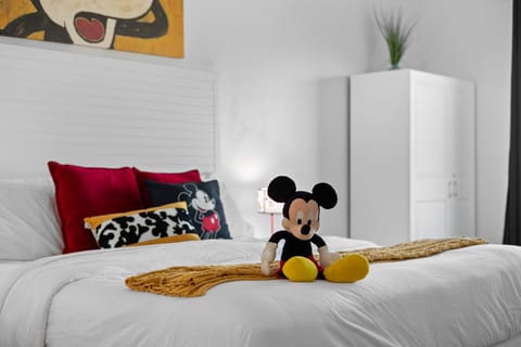 King Bed | Theme Park Hotel Free Shuttle Included