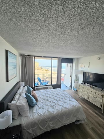 Studio Condo, Sleeps 3, Ocean View