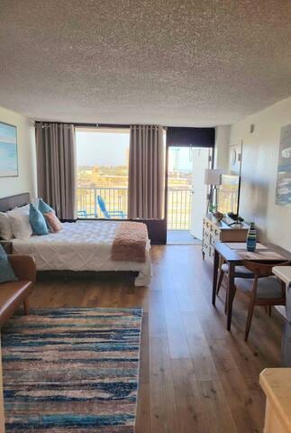 Studio Condo, Sleeps 3, Ocean View