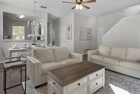 Cozy Retreat w/ Fireplace 12 miles to Disney