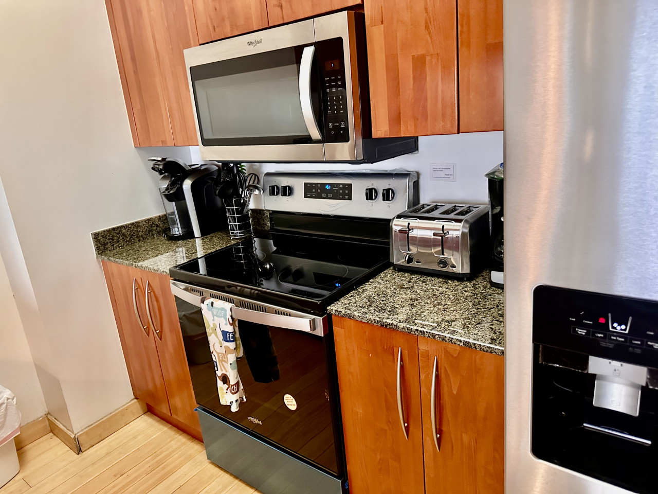 huge-one-bedroom-condo-sleep4-with-free-parking-gym-brickell-area/