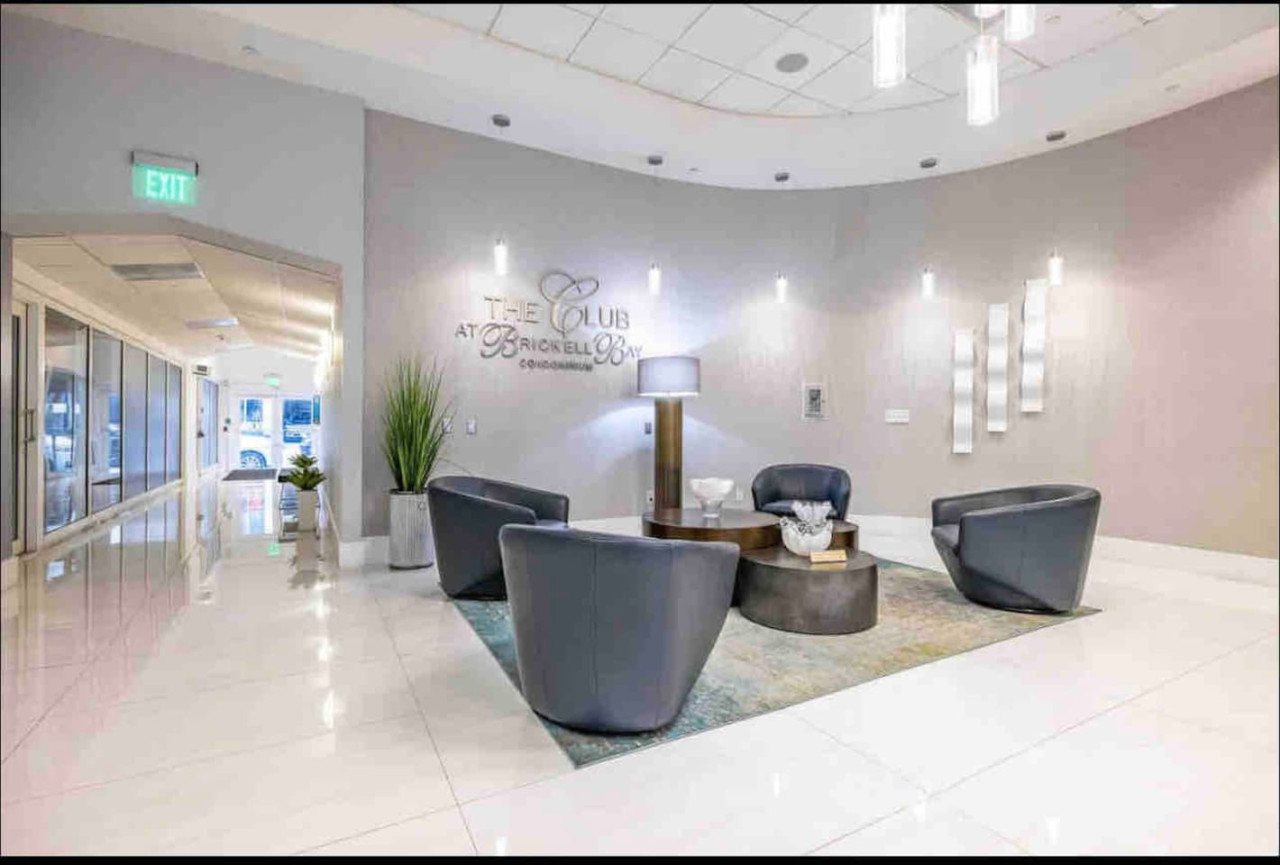 mesmerizing-studio+gym-downtown-brickell/