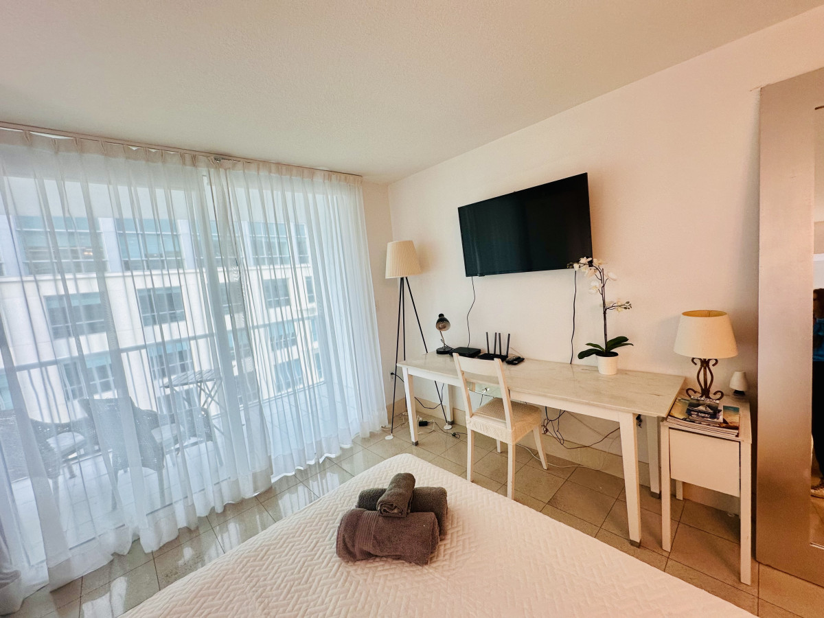 mesmerizing-studio+gym-downtown-brickell/