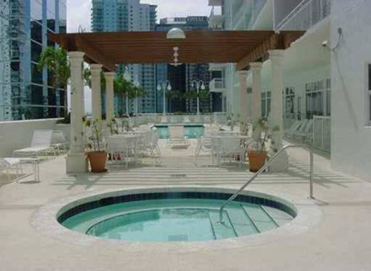 modern-studio*-heart-of-brickell-downtown-miami/