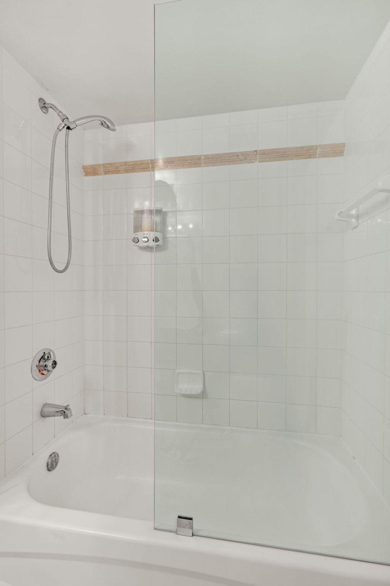 chic-lux-bay-view+free-park+gym/