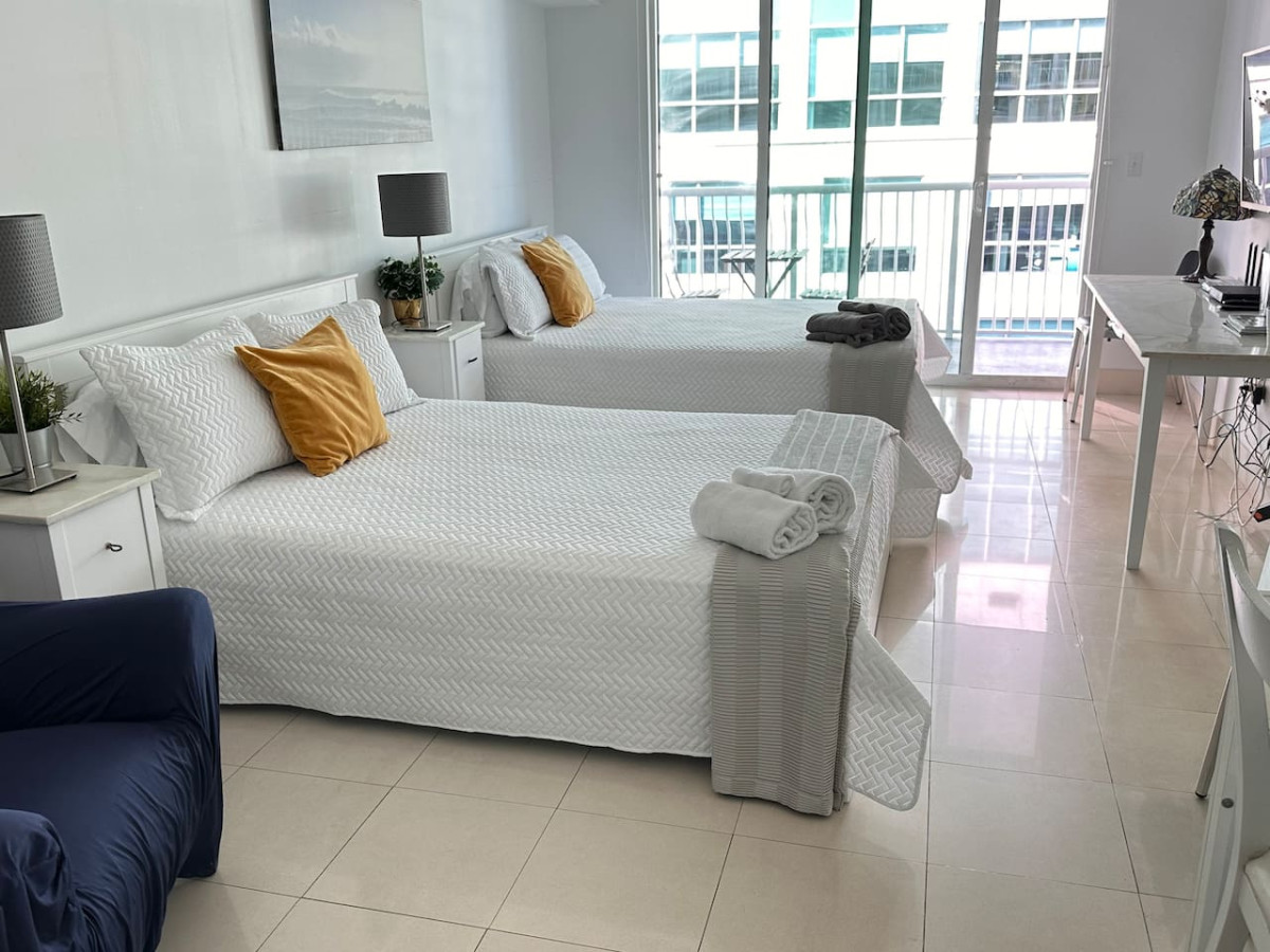 lux-studio+oceanview-+-2-queen-beds+-free-parking/