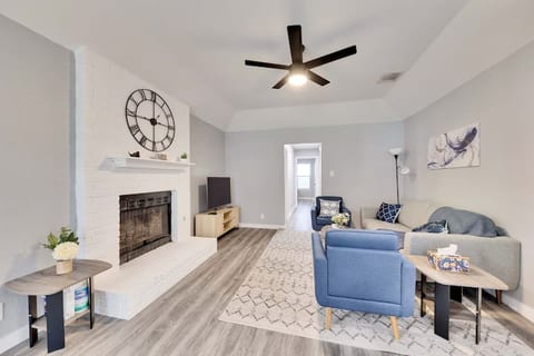 Pet Friendly! Modern 2BR w/ King Bed + Fast Wi-Fi!