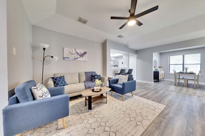 Pet Friendly! Modern 2BR w/ King Bed + Fast Wi-Fi! - Austin