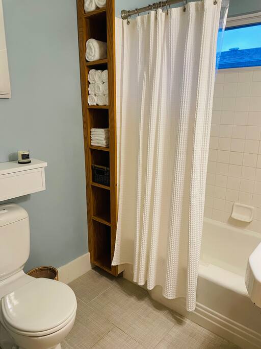 cozy-6th-ave-bungalow-w-sauna-bbq-firepit-and-ac/