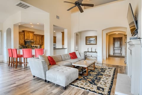 Luxury Waterfront Condo - Long Term Welcome