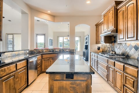 Luxury Waterfront Condo - Long Term Welcome