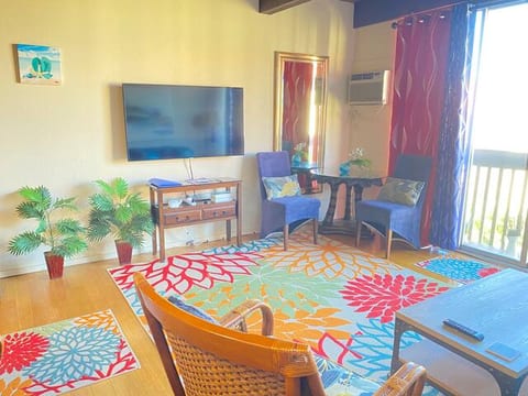 2BR - Ocean view oasis walk to Ironman Pier