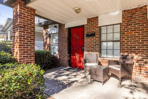 Chic Metro ATL Flat | Walk to Beltline & Ponce Mkt