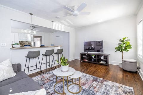Chic Metro ATL Flat | Walk to Beltline & Ponce Mkt