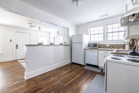 Chic Metro ATL Flat | Walk to Beltline & Ponce Mkt