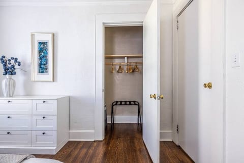 Chic Metro ATL Flat | Walk to Beltline & Ponce Mkt