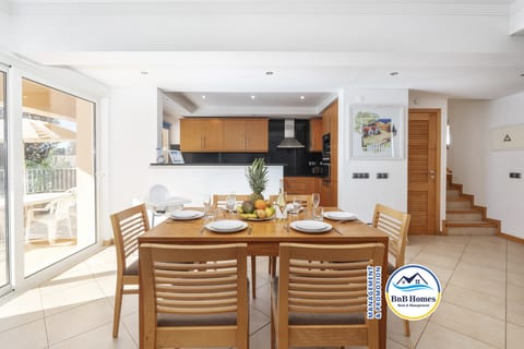 BnB Homes Comfortable Duplex Apartment