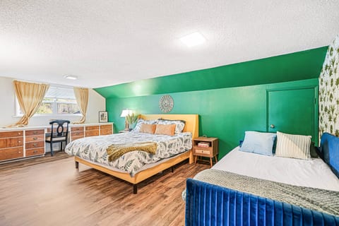 Moby's Pacific Beach Adventure Base, Hot Tub & Gameroom