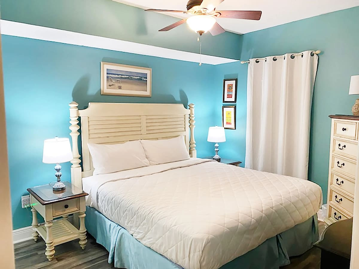 Master bedroom with en-suite master bath