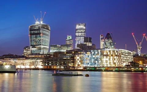 Three Bedroom Apart.. with Views over Tower Bridge