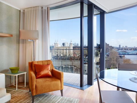 Three Bedroom Apart.. with Views over Tower Bridge