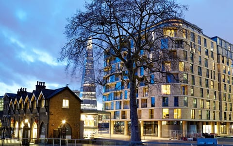 Three Bedroom Apart.. with Views over Tower Bridge