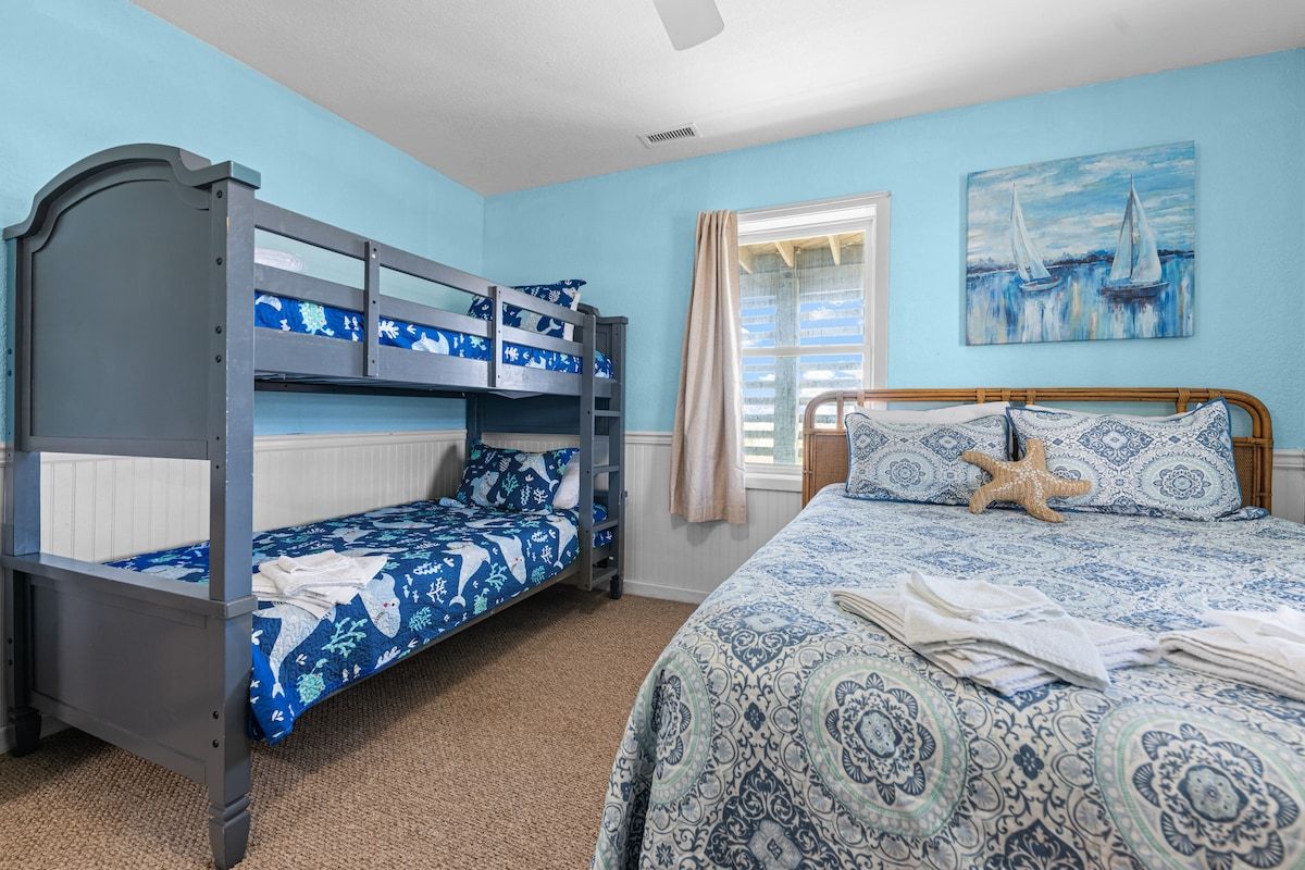 Queen + Twin Bunk Room 1st Floor 