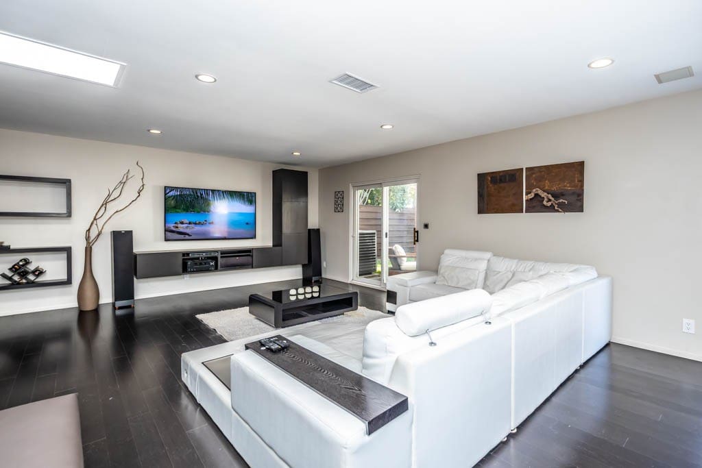 luxury-3br-oasis:-pool-and-style/