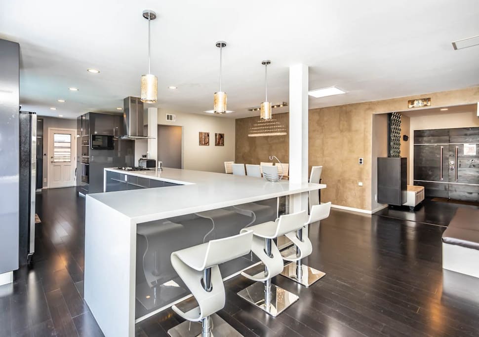 luxury-3br-oasis:-pool-and-style/