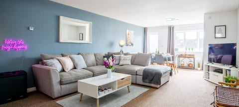Cosy Retreat for Couples & Families, Rural Views.