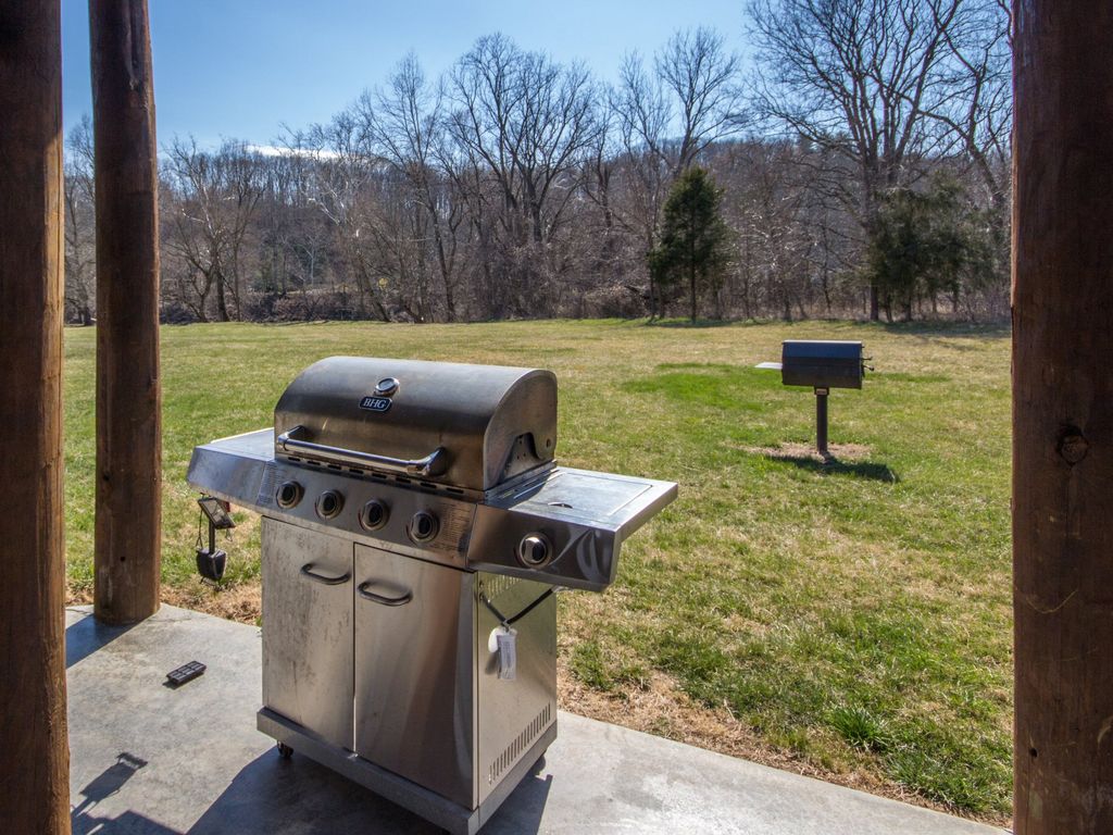 poppy's-hideaway-on-the-shenandoah-river/