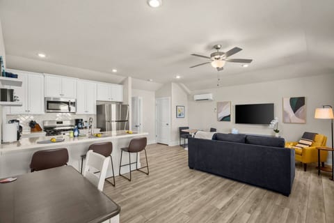 Austin Brand New Furnished Casita Near Tesla