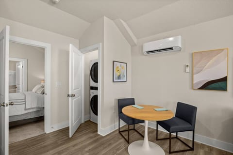 Austin Brand New Furnished Casita Near Tesla